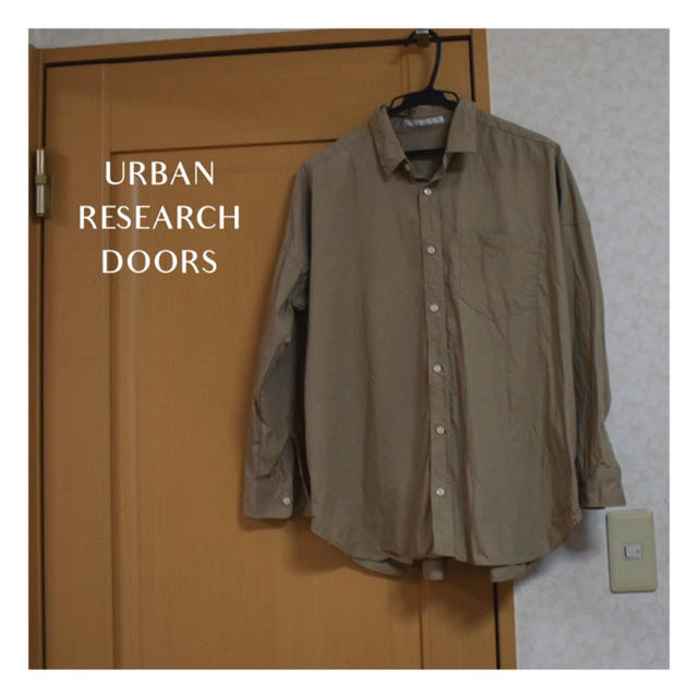 URBAN RESEARCH DOORS(アーバンリサーチドアーズ)のアーバン ◎ ベージュ/シャツ　値下げ中 レディースのトップス(シャツ/ブラウス(長袖/七分))の商品写真