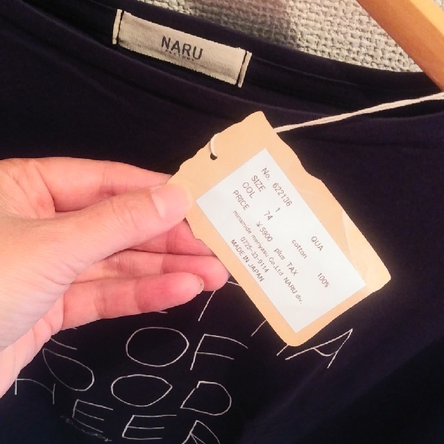 NARU 新品タグ付き ロゴ Tシャツ レディースのトップス(Tシャツ(半袖/袖なし))の商品写真