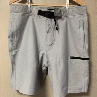 アバクロンビーアンドフィッチ(Abercrombie&Fitch)のアバクロンビー&フィッチ バックルショートパンツ/グレー/Mサイズ/新品(ショートパンツ)