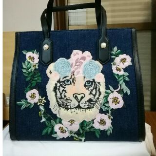 グッチ(Gucci)のグッチ　デニムトートバッグ　　日本限定　　ミディアムサイズ　新品未使用(トートバッグ)