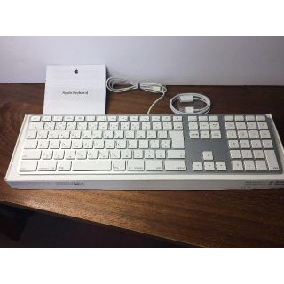 アップル(Apple)の【美品】人気のapple キーボード A1243　MB110J/B(PCパーツ)