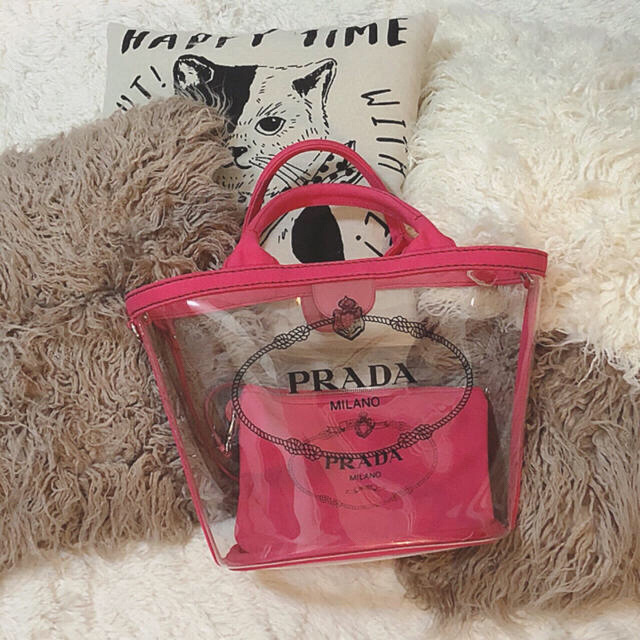 PRADA(プラダ)のプラダクリアトートバッグ入手困難ピンク即購入ok レディースのバッグ(トートバッグ)の商品写真
