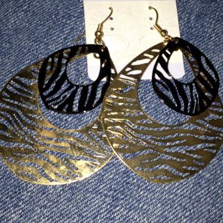 ☆OUTLET☆レオパ 黒x金ピアス(ピアス)
