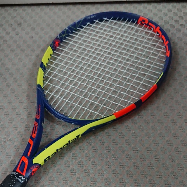 Babolat(バボラ)のバボラ ピュアアエロ ローランギャロス G2 ガット付き中古良品 国内正規品 スポーツ/アウトドアのテニス(ラケット)の商品写真