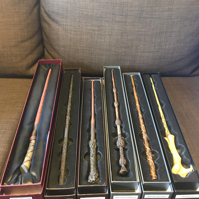 USJ(ユニバーサルスタジオジャパン)のハリーポッター魔法の杖 おまけ付き6本セット エンタメ/ホビーのエンタメ その他(その他)の商品写真