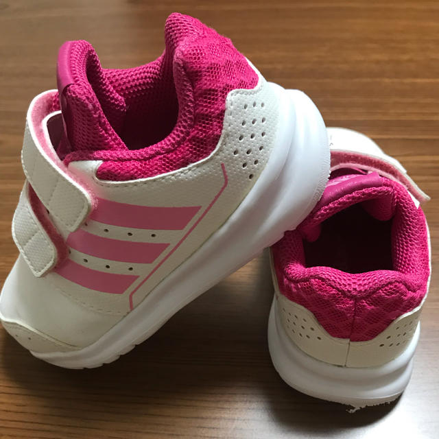 adidas(アディダス)のadidas スニーカー 13㎝ キッズ/ベビー/マタニティのベビー靴/シューズ(~14cm)(スニーカー)の商品写真