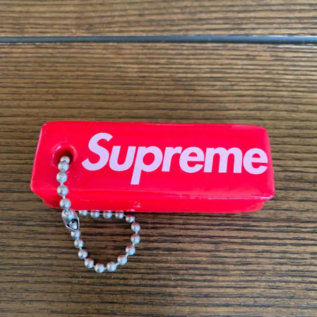 supreme キーホルダー レッド