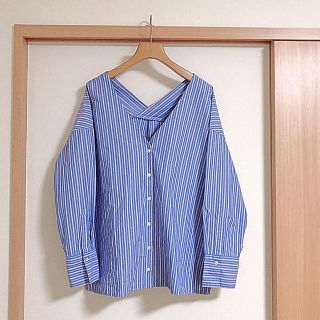 アパートバイローリーズ(apart by lowrys)のストライプシャツ ブラウス アパートバイローリーズ(シャツ/ブラウス(長袖/七分))