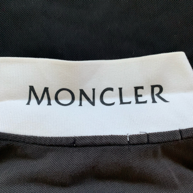 MONCLER(モンクレール)の【モンクレール モンクレー】ポロシャツ シャツ ブラック ワンポイント ロゴ メンズのトップス(ポロシャツ)の商品写真