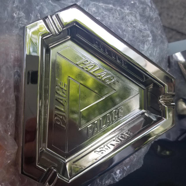 PALACE TRI-FERG CERAMIC ASHTRAY かなえる 灰皿 PALACE TRI-FERG CERAMIC ASHTRAY かなえる 灰皿