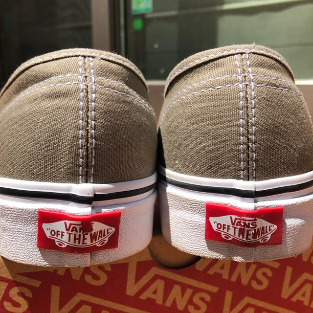 VANS(ヴァンズ)のVANSオーセンティック ベージュ レディースの靴/シューズ(スニーカー)の商品写真