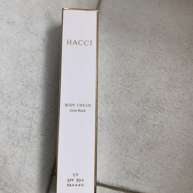 HACCI(ハッチ)のhacci.  日焼け止め  ボディクリーム  新品 hて コスメ/美容のボディケア(日焼け止め/サンオイル)の商品写真