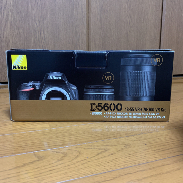 2022人気特価 Nikon - ると Nikon D5600 ダブルズームキット デジタル