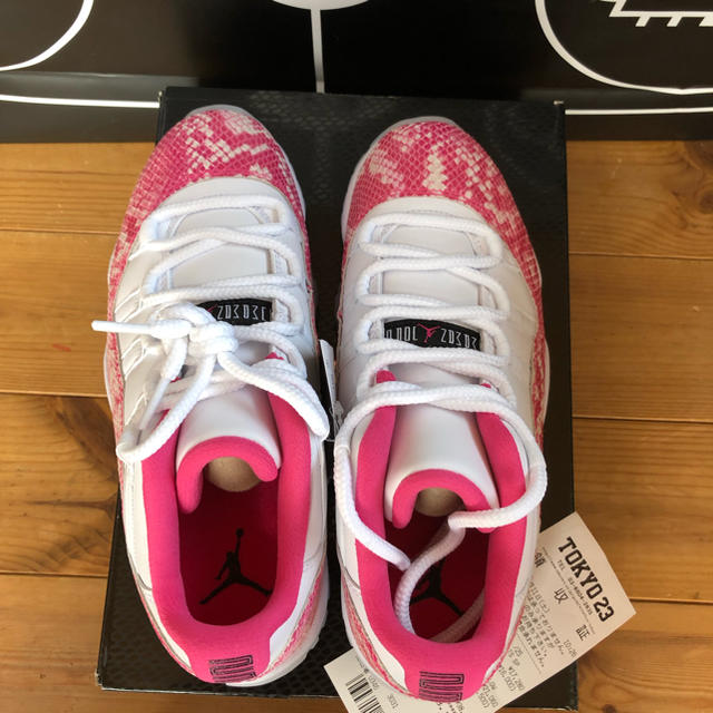 NIKE(ナイキ)の25㎝ WMS AIR JORDAN11 RETRO LOW PINK レディースの靴/シューズ(スニーカー)の商品写真