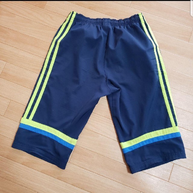 adidas(アディダス)のadidas　ハーフパンツ　140㎝ キッズ/ベビー/マタニティのキッズ服男の子用(90cm~)(パンツ/スパッツ)の商品写真