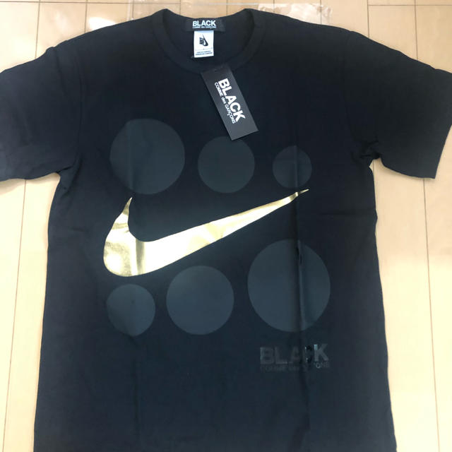 BLACK COMME des GARCONS(ブラックコムデギャルソン)のギャルソン NIKE GOLD FOIL SIX DOT メンズのトップス(Tシャツ/カットソー(半袖/袖なし))の商品写真