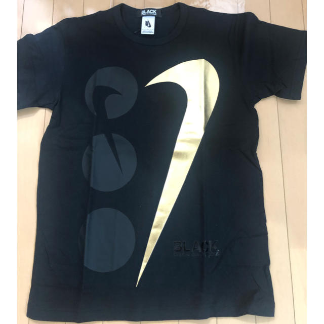 BLACK COMME des GARCONS(ブラックコムデギャルソン)のBLACK COMME des GARCONS x NIKE GOLD  メンズのトップス(Tシャツ/カットソー(半袖/袖なし))の商品写真