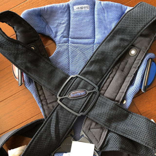 BABYBJORN(ベビービョルン)の『値下げ！』ベビービョルン 抱っこ紐 メッシュタイプ キッズ/ベビー/マタニティの外出/移動用品(抱っこひも/おんぶひも)の商品写真