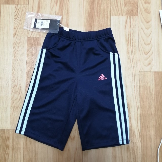 adidas(アディダス)の最終値下げ！adidas 120 ハーフパンツ キッズ/ベビー/マタニティのキッズ服女の子用(90cm~)(パンツ/スパッツ)の商品写真