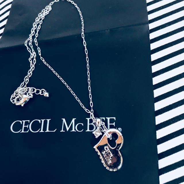 CECIL McBEE(セシルマクビー)のセシルマクビー ハートネックレス 新品 レディースのアクセサリー(ネックレス)の商品写真