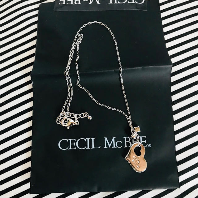 CECIL McBEE(セシルマクビー)のセシルマクビー ハートネックレス 新品 レディースのアクセサリー(ネックレス)の商品写真