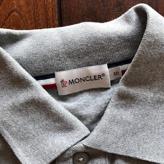 MONCLER(モンクレール)のモンクレール MONCLER ポロシャツ サイズS グレー メンズのトップス(ポロシャツ)の商品写真