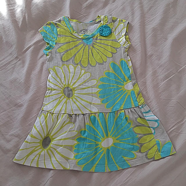 carter's(カーターズ)のワンピース＊半袖＊コサージュ キッズ/ベビー/マタニティのキッズ服女の子用(90cm~)(ワンピース)の商品写真