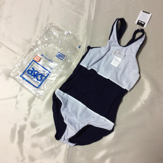 asics(アシックス)の【新品】アシックス 女児 スクール水着  140㎝ キッズ/ベビー/マタニティのキッズ服女の子用(90cm~)(水着)の商品写真