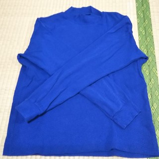 ユニクロ(UNIQLO)のタートルネック1枚 青(Tシャツ/カットソー(七分/長袖))