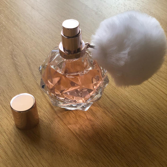 アリ バイ アリアナグランデ オードパルファム 30ml コスメ/美容の香水(香水(女性用))の商品写真