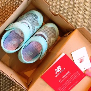 ニューバランス(New Balance)の新品ニューバランス女の子夏用、サンダル(サンダル)