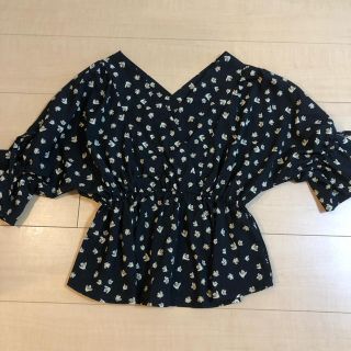 イング(INGNI)のINGNI 花柄カシュクール 七分袖 トップス(シャツ/ブラウス(長袖/七分))