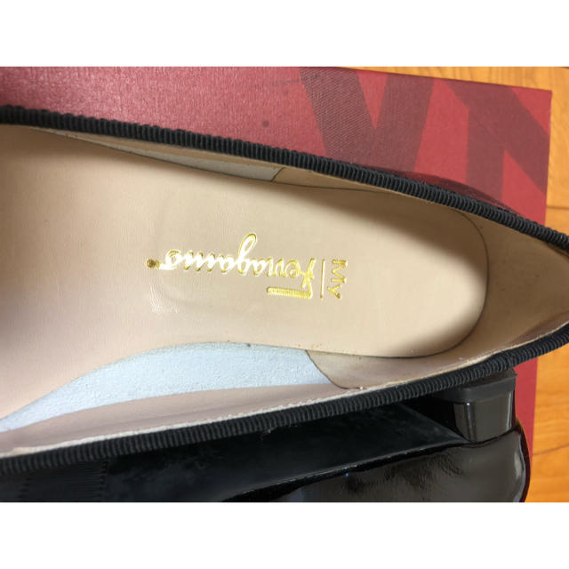 Ferragamo(フェラガモ)のフェラガモ  パンプス  5D  ブラック エナメル  ローヒール レディースの靴/シューズ(ハイヒール/パンプス)の商品写真