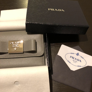 プラダ(PRADA)の《さやぴー様専用》PRADA プラダ サフィアーノ  財布 リボン 新品 未使用(財布)