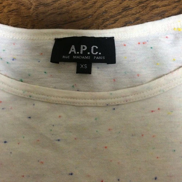 A.P.C(アーペーセー)のAPC ベージュＴシャツ☆ レディースのトップス(Tシャツ(半袖/袖なし))の商品写真