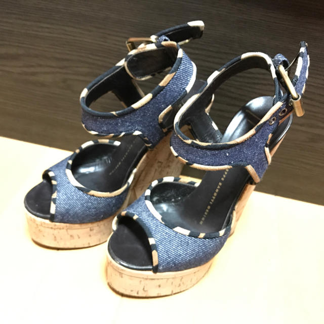 GIUZEPPE ZANOTTI(ジュゼッペザノッティ)の一度使用 ジュゼッペザノッティ サンダル レディースの靴/シューズ(サンダル)の商品写真