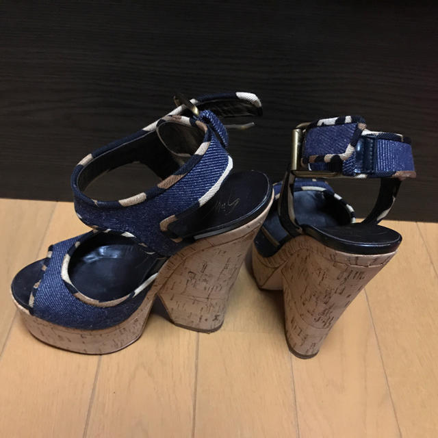 GIUZEPPE ZANOTTI(ジュゼッペザノッティ)の一度使用 ジュゼッペザノッティ サンダル レディースの靴/シューズ(サンダル)の商品写真