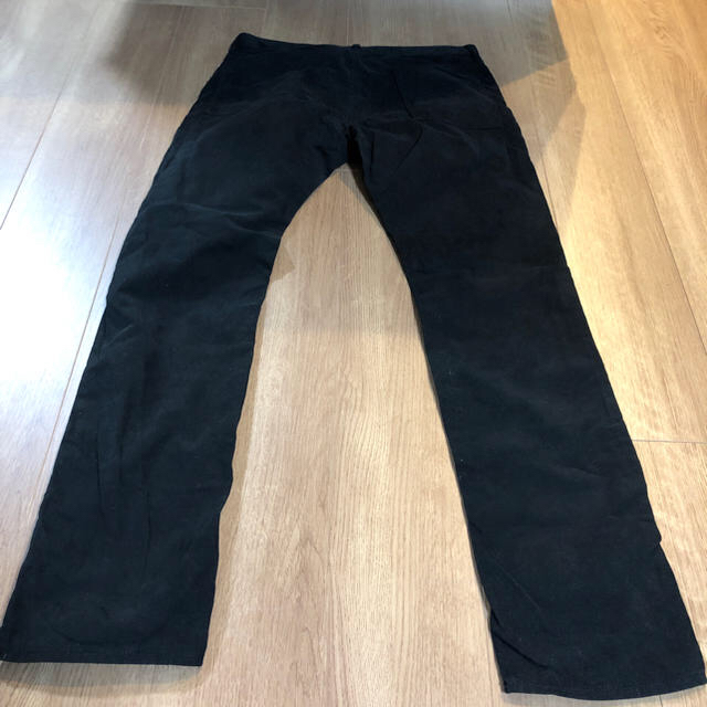 GU(ジーユー)のGUの大人の黒ストレートジーンズ メンズのパンツ(デニム/ジーンズ)の商品写真