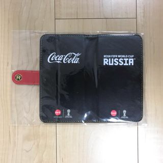 コカコーラ(コカ・コーラ)の【新品未使用】コカコーラ 選べるイニシャル入り手帳型スマホケース(モバイルケース/カバー)