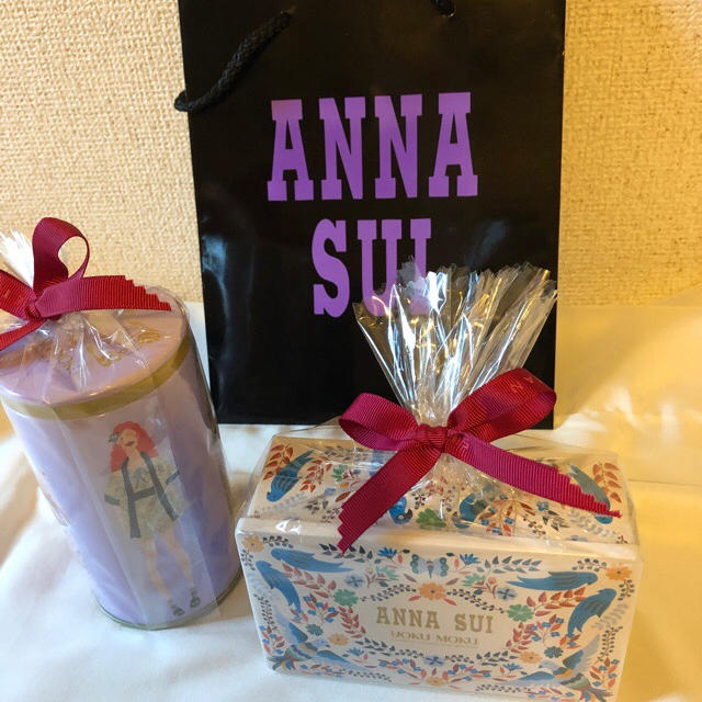 ANNA SUI(アナスイ)の送料無料 新品未開封 アナスイ×ヨックモック 限定激レア ANNA SUI 食品/飲料/酒の食品(菓子/デザート)の商品写真