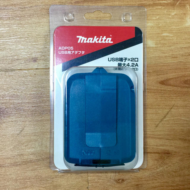 Makita(マキタ)のマキタ USBアダプタ ADP05 ※バッテリーは付属してません スマホ/家電/カメラのスマートフォン/携帯電話(バッテリー/充電器)の商品写真