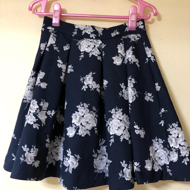 INGNI(イング)のINGNI 花柄スカート ネイビー レディースのスカート(ミニスカート)の商品写真