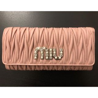 ミュウミュウ(miumiu)の［新品・未使用］miumiu ミュウ クリスタル マテラッセ レザー財布 ピンク(財布)