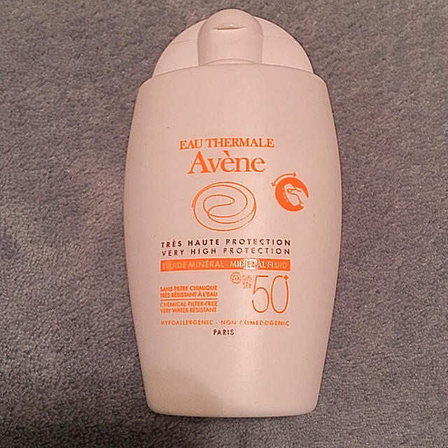 Avene(アベンヌ)のアベンヌミネラルフルイド UV.  日焼け止めクリーム コスメ/美容のボディケア(日焼け止め/サンオイル)の商品写真