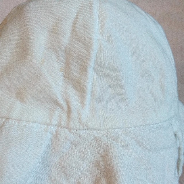 babyGAP(ベビーギャップ)のギャップ 帽子 46 白 あご紐つき キッズ/ベビー/マタニティのこども用ファッション小物(帽子)の商品写真