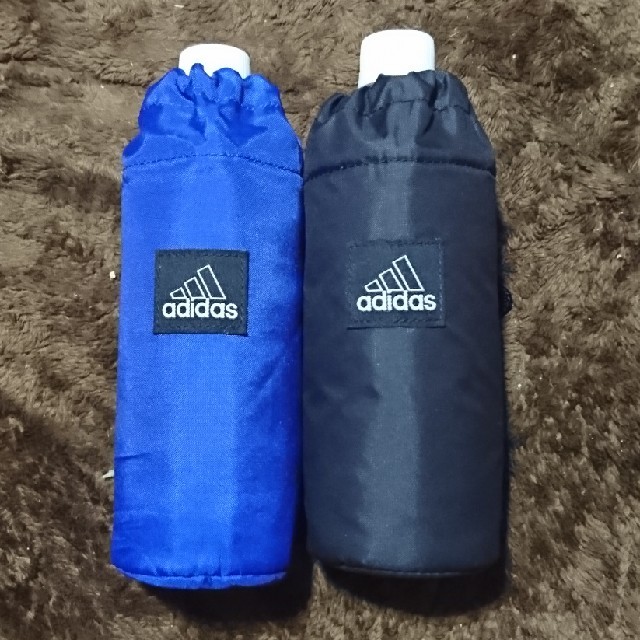 adidas(アディダス)のペットボトルケース２個セット インテリア/住まい/日用品のキッチン/食器(弁当用品)の商品写真