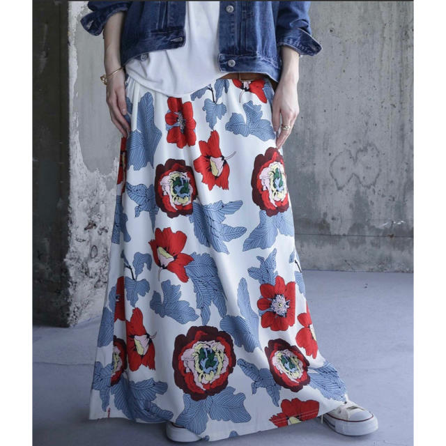 antiqua(アンティカ)のchiimama様☆専用です♡antiquaレトロ花柄ロングスカート レディースのスカート(ロングスカート)の商品写真