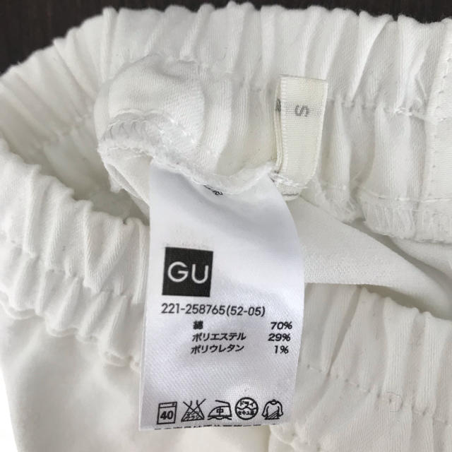 GU(ジーユー)の美品☆GUスキニーパンツ白黒２枚セット レディースのパンツ(スキニーパンツ)の商品写真