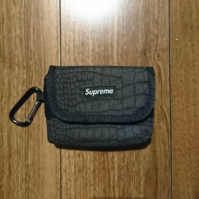 Supreme(シュプリーム)のsupreme カラビナ付小物入れ スマホポーチ アイコスカバー クロコダイル柄 メンズのファッション小物(その他)の商品写真