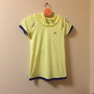 アディダス(adidas)のadidas 半袖トップス(Tシャツ(半袖/袖なし))